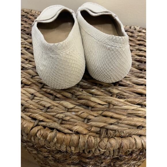 Vionic Larrun Women's Ivory Snake Pattern Orthotic Slip on Loafers 8 - Picture 4 of 8
